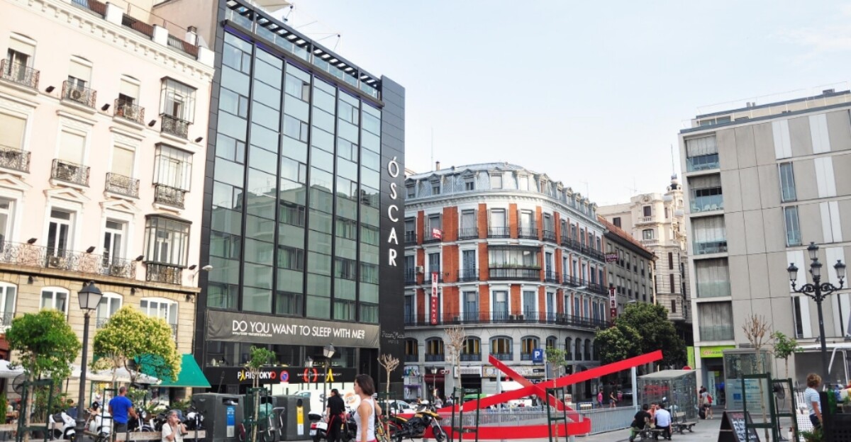 Aprobada la colocación de una estatua y una bandera LGTBIQ+ en la madrileña plaza de Pedro Zerolo