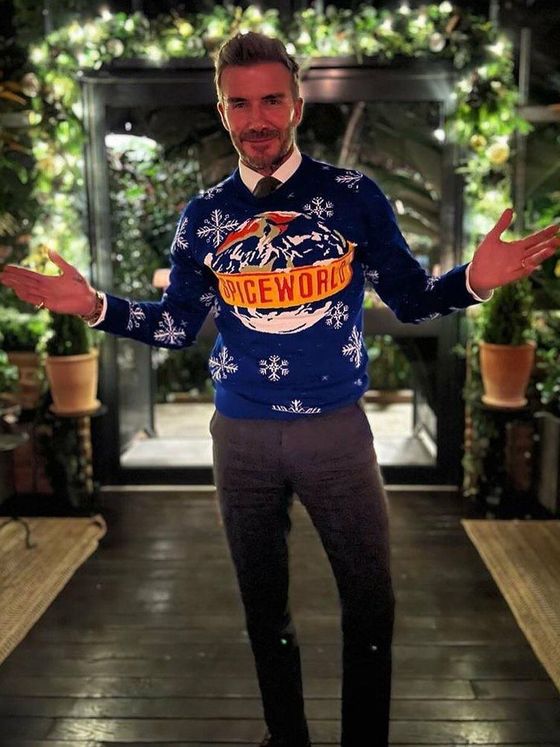 David Beckham homenajea a las Spice Girls con este look navideño