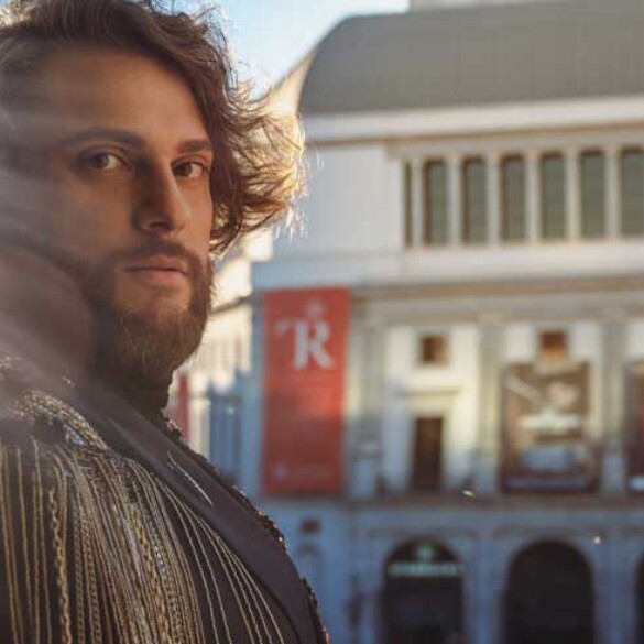 Airam Hernández, el tenor que da vida a Lorca en el Teatro Real: “En la ópera 'El abrecartas' la homosexualidad del escritor está muy presente”