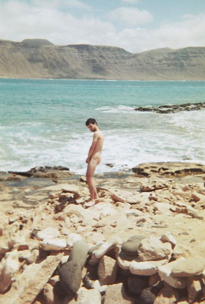 El actor David Solans ('Merlí') comienza el año completamente desnudo