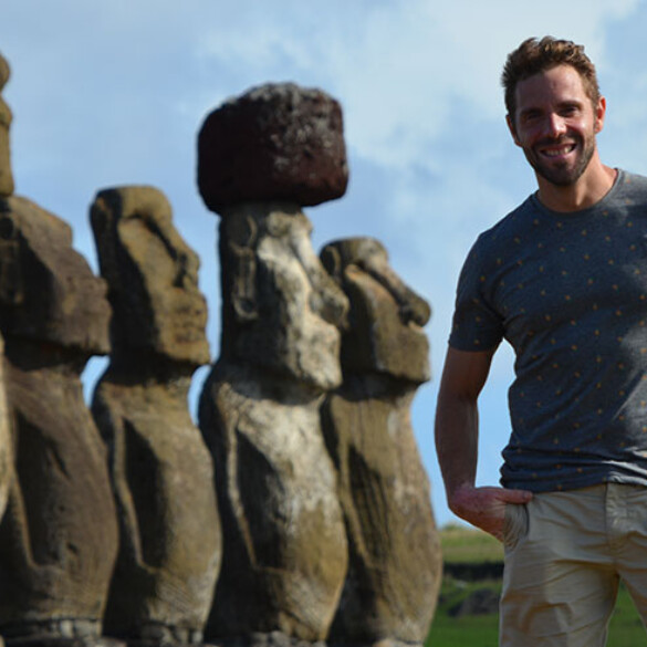 Miguel Chacón nos descubre el lado más LGTBI de la Isla de Pascua