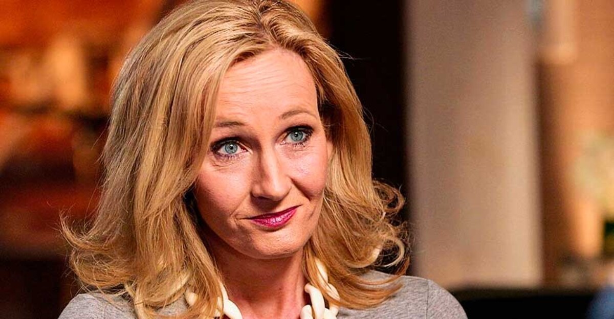 JK Rowling vuelve a la carga contra el colectivo transexual en el Día de la Visibilidad Lésbica