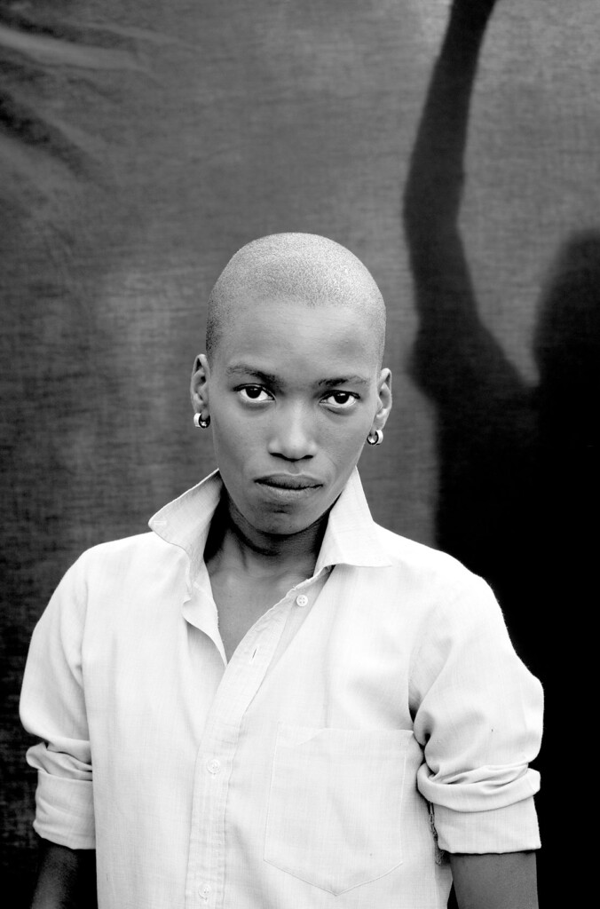 Zanele Muholi muestra sus retratos de personas LGTBI y víctimas de delitos de odio sudafricanas en Valencia