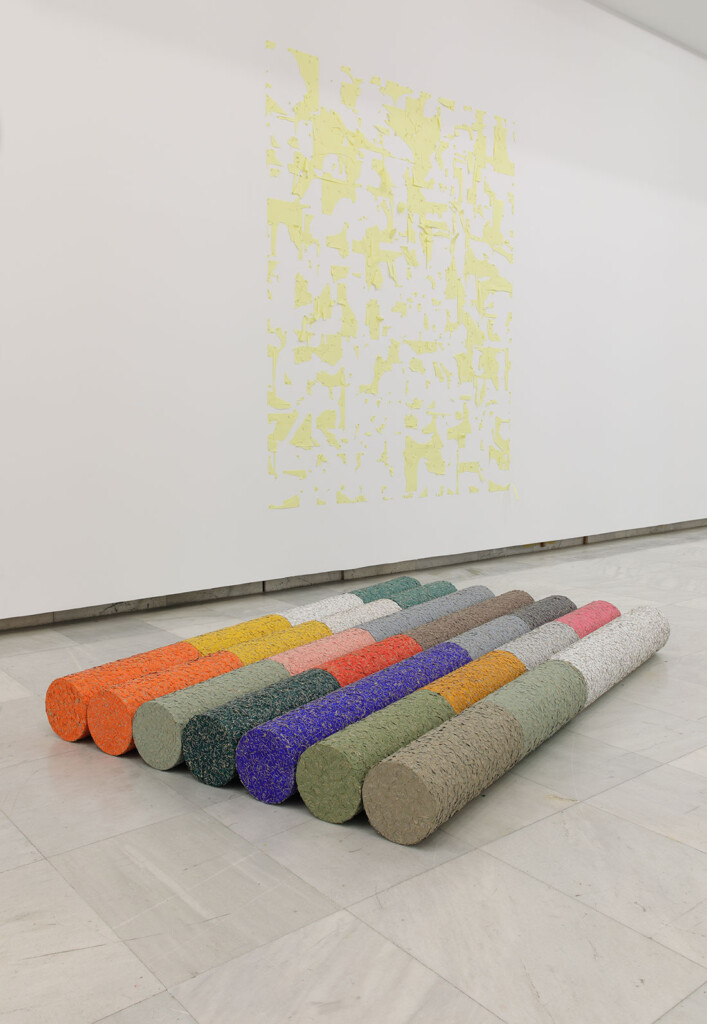Guillermo Mora: "Me gusta habitar ese espacio intermedio que hay entre la pintura y la escultura"