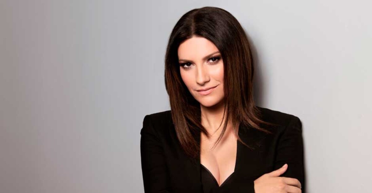 Laura Pausini apuesta por el rosa para presentar la primera semifinal de Eurovisión 2022