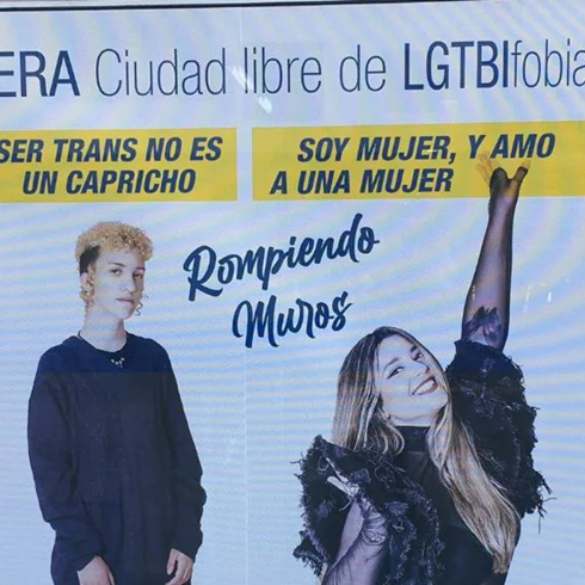 Arrancan carteles pro derechos LGTBIQ+ en Talavera de la Reina