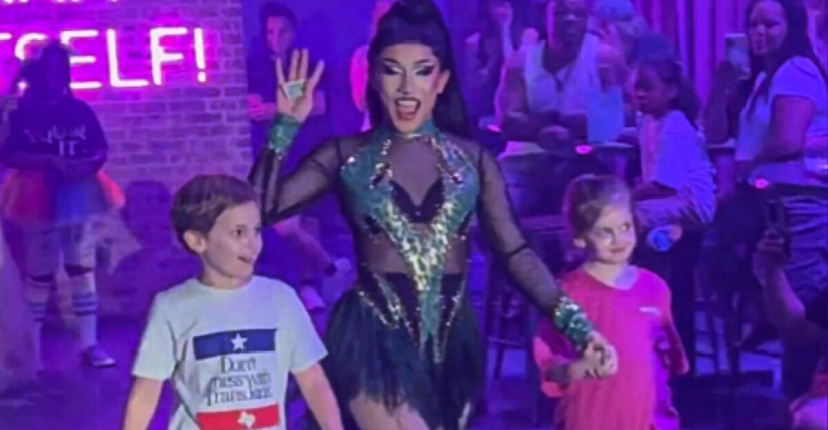 Texas propone prohibir la entrada a menores en espectáculos de drag queens