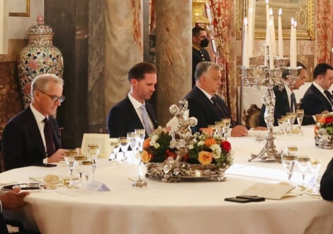 Los reyes de España reciben por primera vez a una pareja homosexual en el Palacio Real