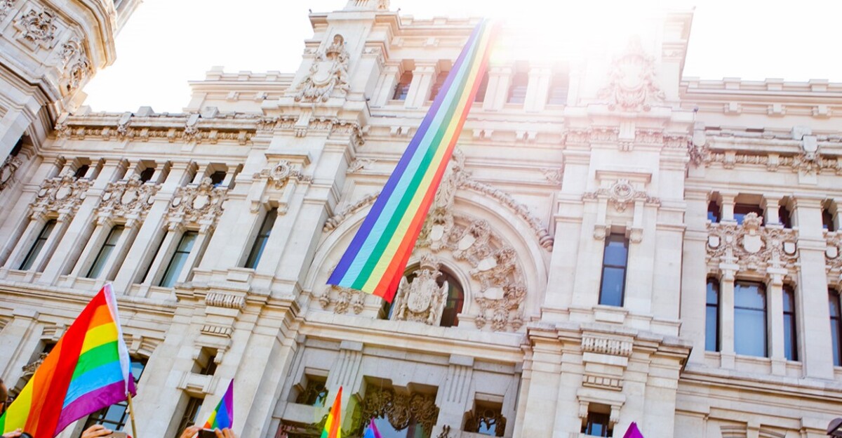 ¿Habrá bandera LGTBIQ+ en el Ayuntamiento de Madrid este Orgullo 2022?
