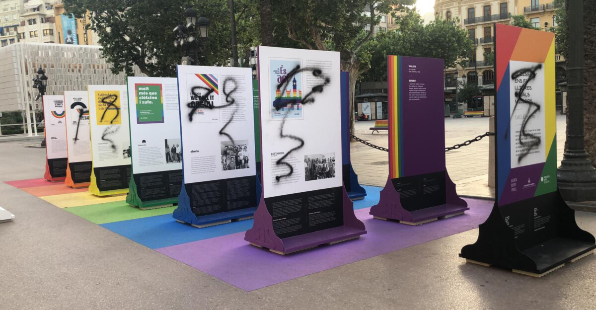 Pintadas homófobas en Valencia contra una exposición por los derechos LGTBI+
