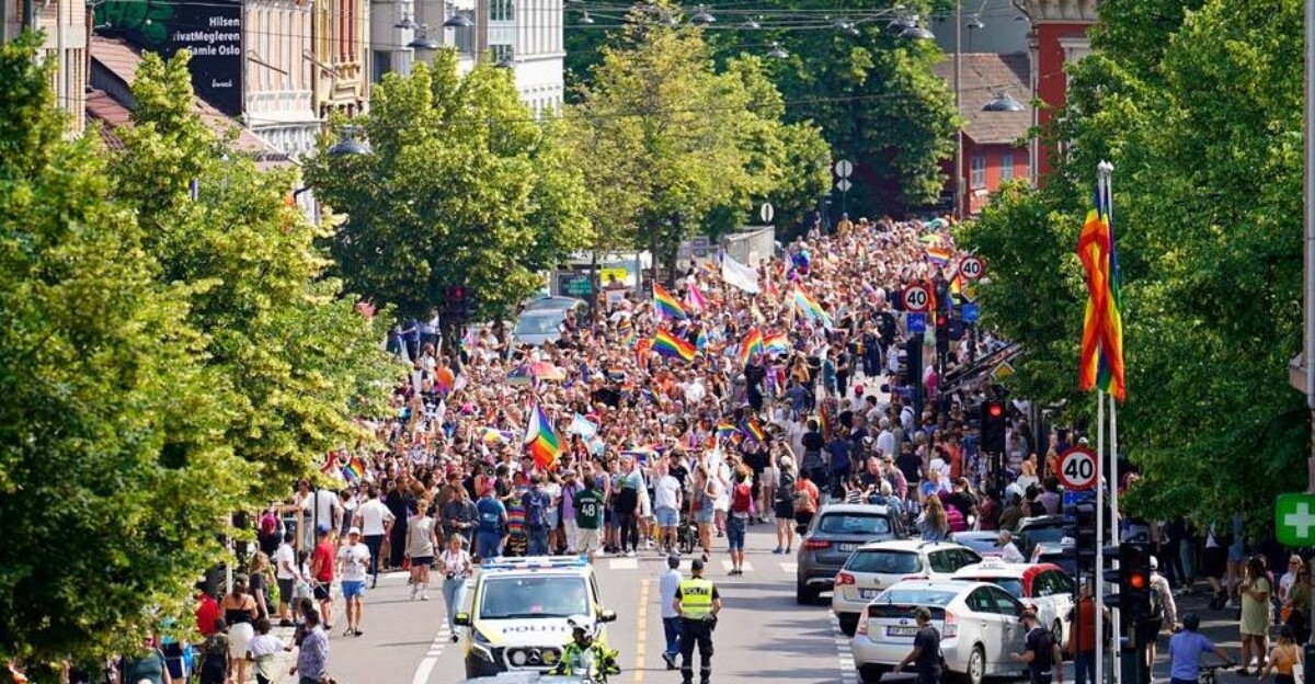 Noruega rinde homenaje a las víctimas del ataque homófobo de Oslo
