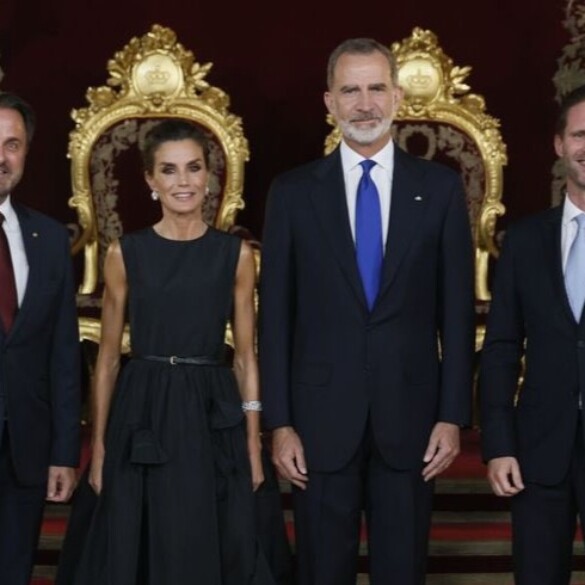 Los reyes de España reciben por primera vez a una pareja homosexual en el Palacio Real