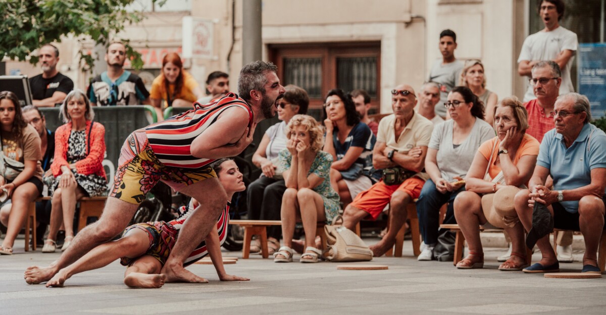 Cuatro bailarines denuncian una agresión homófoba en un festival en Girona