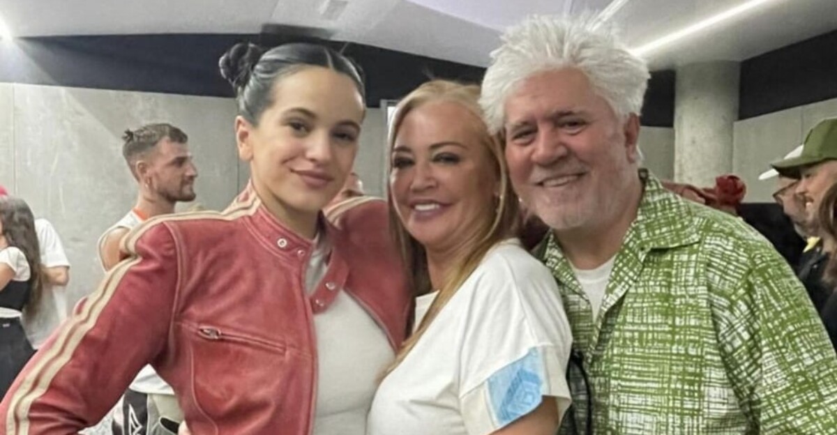Las fotos virales de Belén Esteban en el concierto de Rosalía