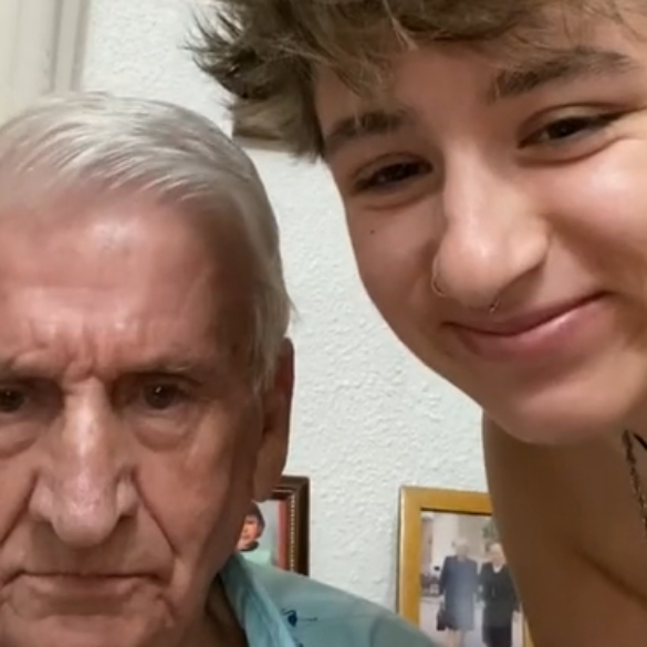 Precioso gesto de un abuelo hacia su nieto que se ha hecho viral en TikTok