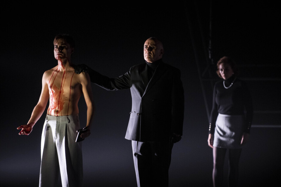 'Orphée' de Philip Glass levanta el telón del Teatro Real en el Canal: surrealismo de Cocteau para el mito (con homoerotismo latente)