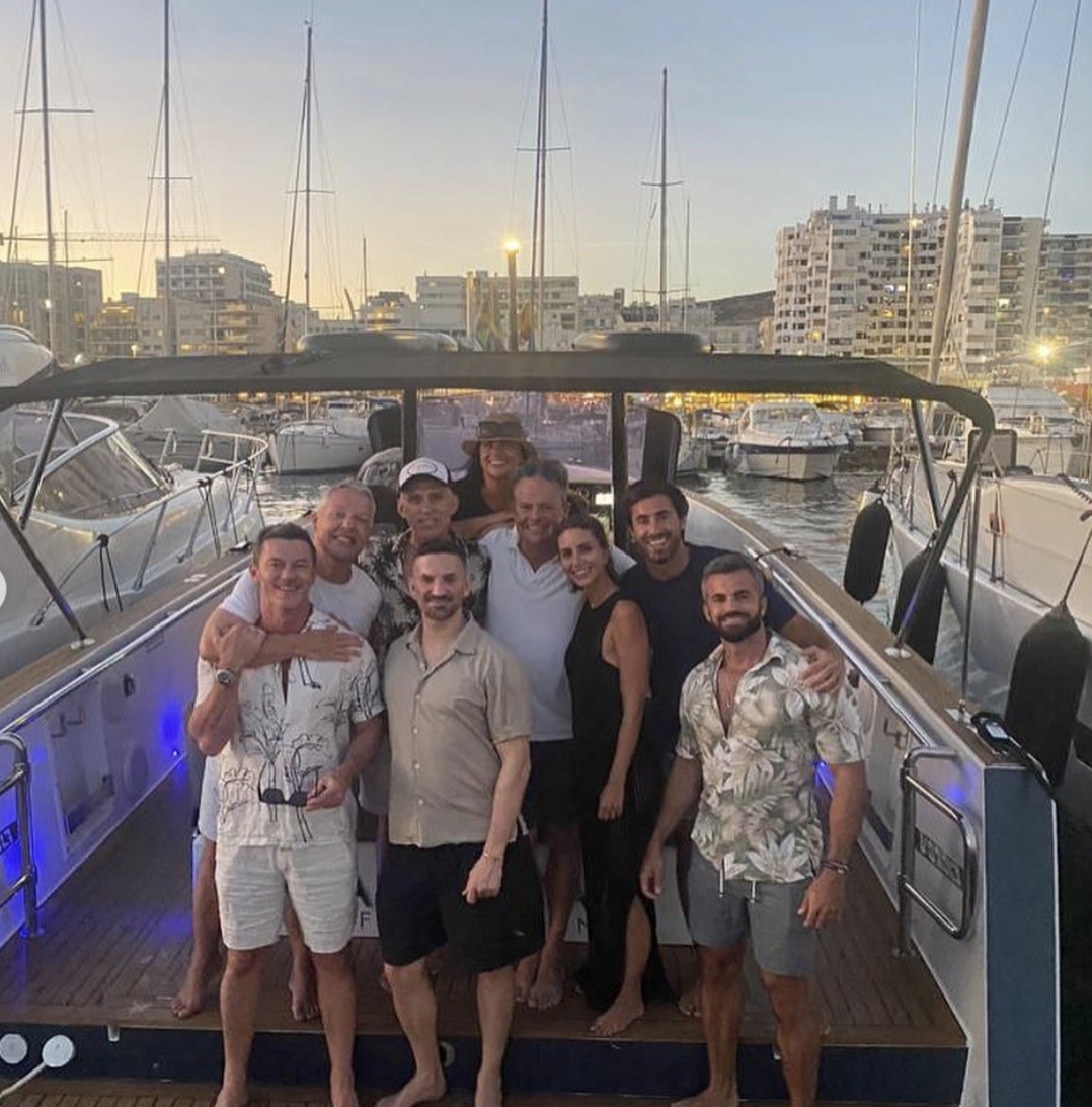 Las vacaciones de Luke Evans y su novio español en Alicante, Ibiza y Madrid