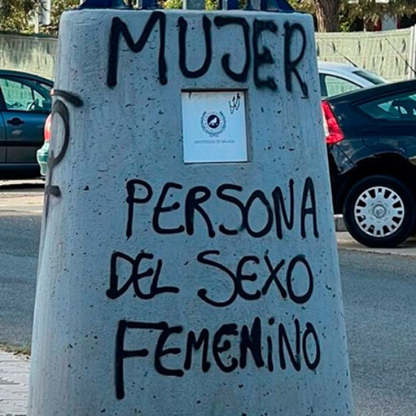 Borran las consignas contra la ley trans pintadas en la Universidad de Málaga