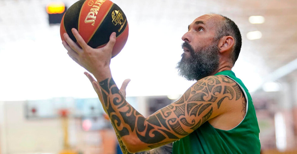 Chencho Sánchez Pérez, jugador de baloncesto: "Nunca me han discriminado por mi orientación sexual"