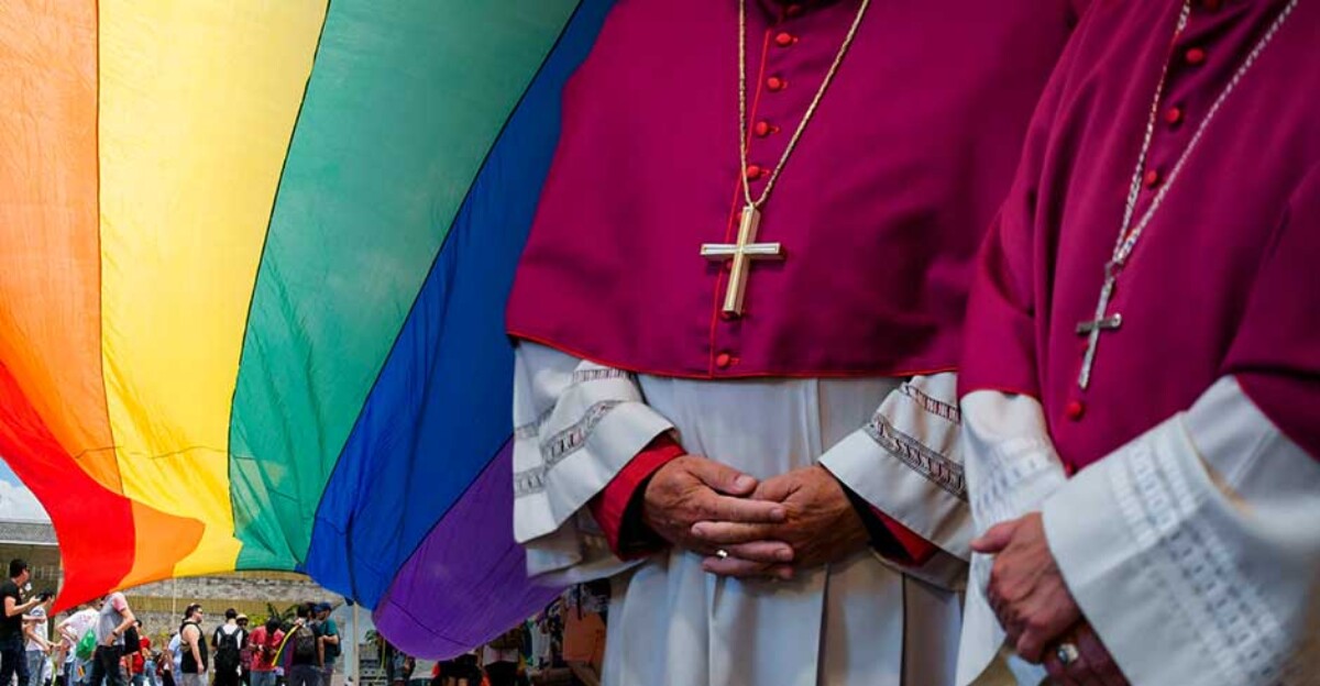 Cincuenta sacerdotes italianos salen del armario y acusan a la Iglesia católica de homofobia