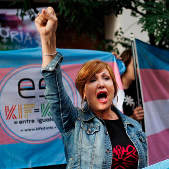 Únete a la manifestación histórica contra los recortes en la Ley Trans: "Derechos humanos para todes"