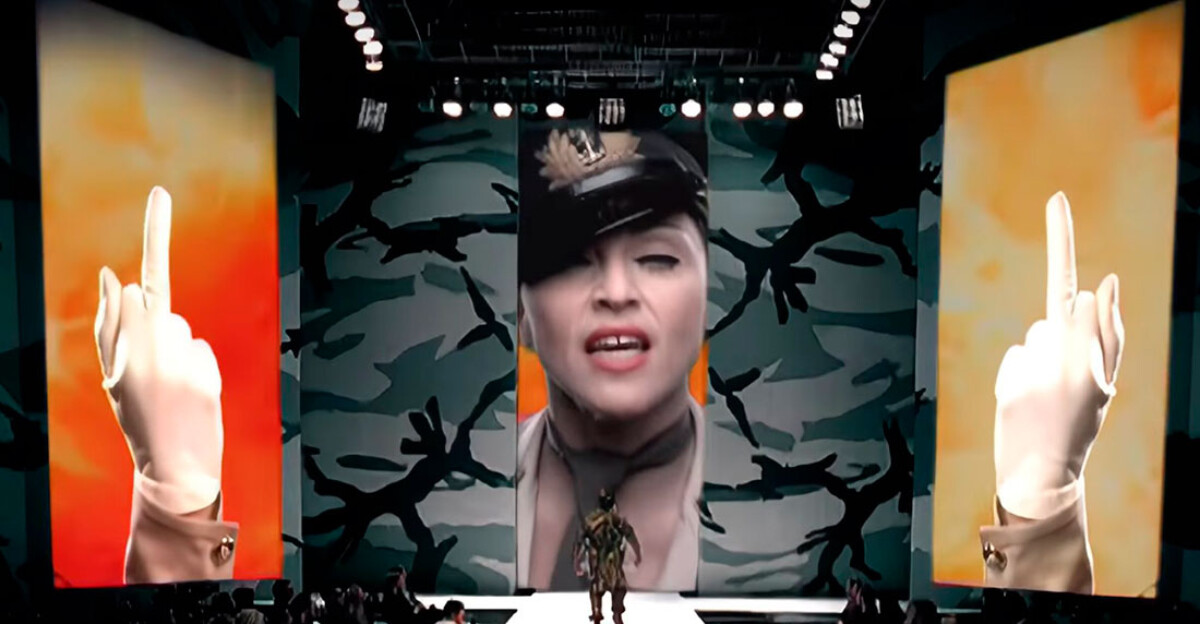 Madonna publica el videoclip censurado de ‘American Life’ 20 años después