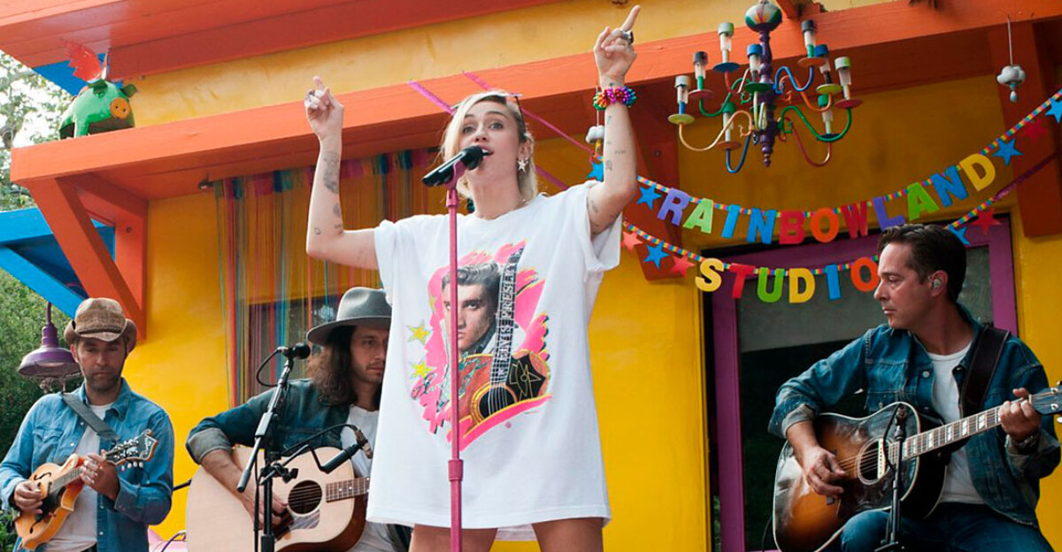 Miley Cyrus y Dolly Parton (como las drag queens), censuradas en Estados Unidos