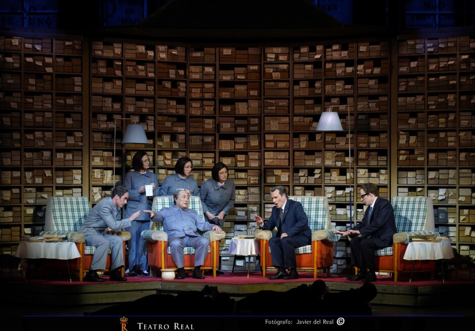 'Nixon en China': luz (flashes) y taquígrafos en el Teatro Real para una ópera periodística
