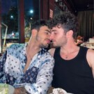 Santi Talledo y Toni Gelabert besándose 1.