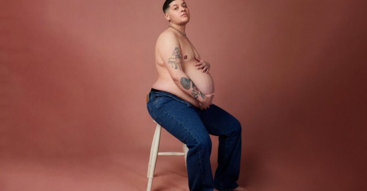 Logan Brown hace historia en la portada de 'Glamour': "Soy un hombre trans embarazado y existo"