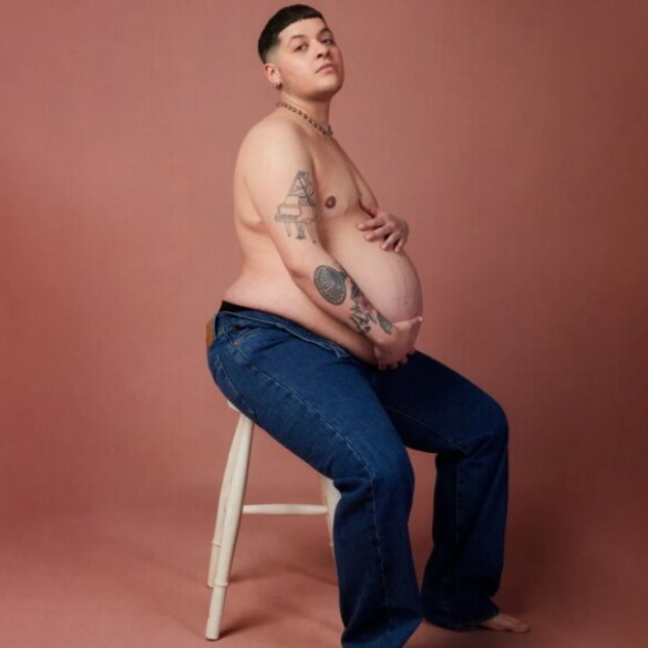 Logan Brown hace historia en la portada de 'Glamour': "Soy un hombre trans embarazado y existo"