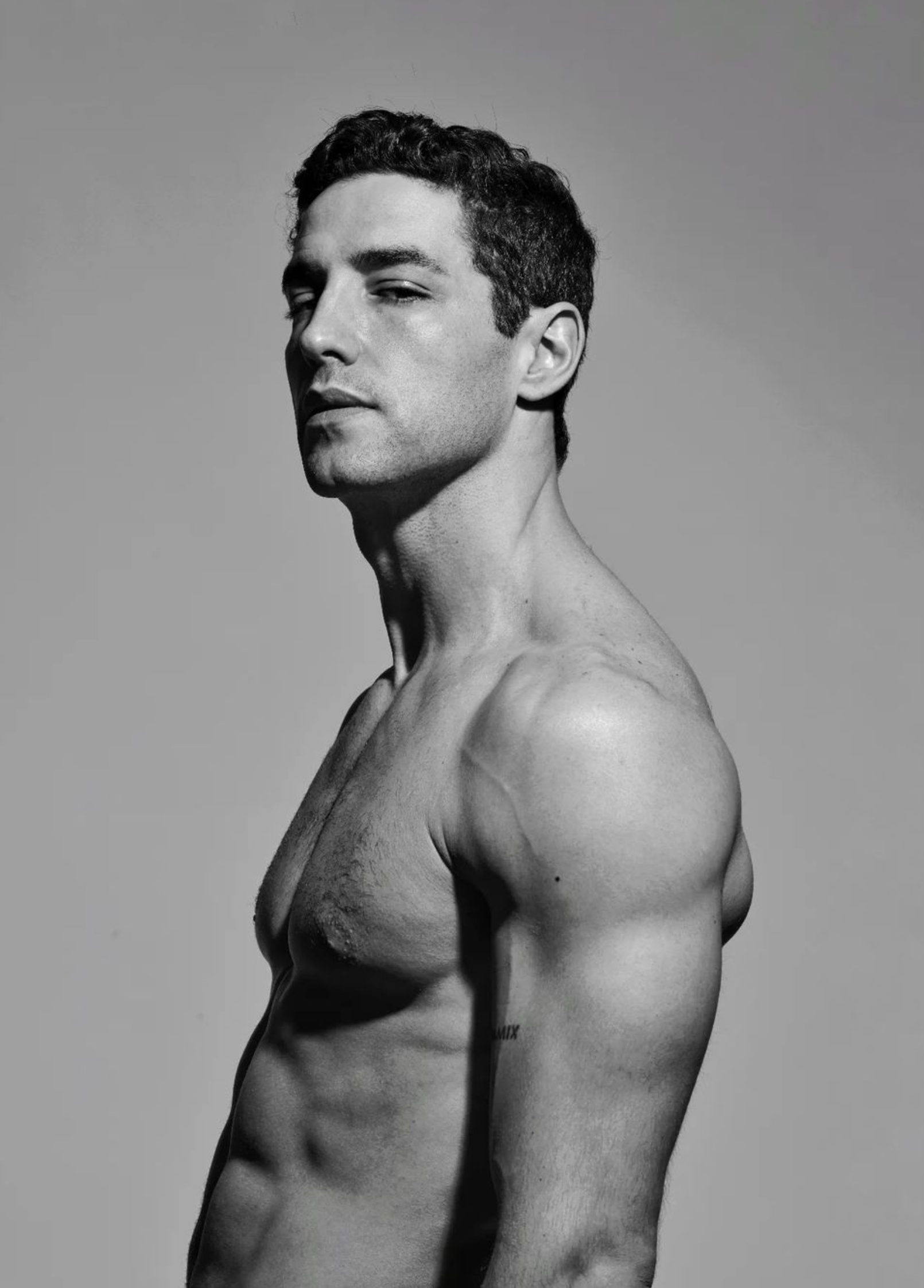 El ‘clavaíto’ viral de Ricky Merino y su novio: ¿perreo o crossfit ...