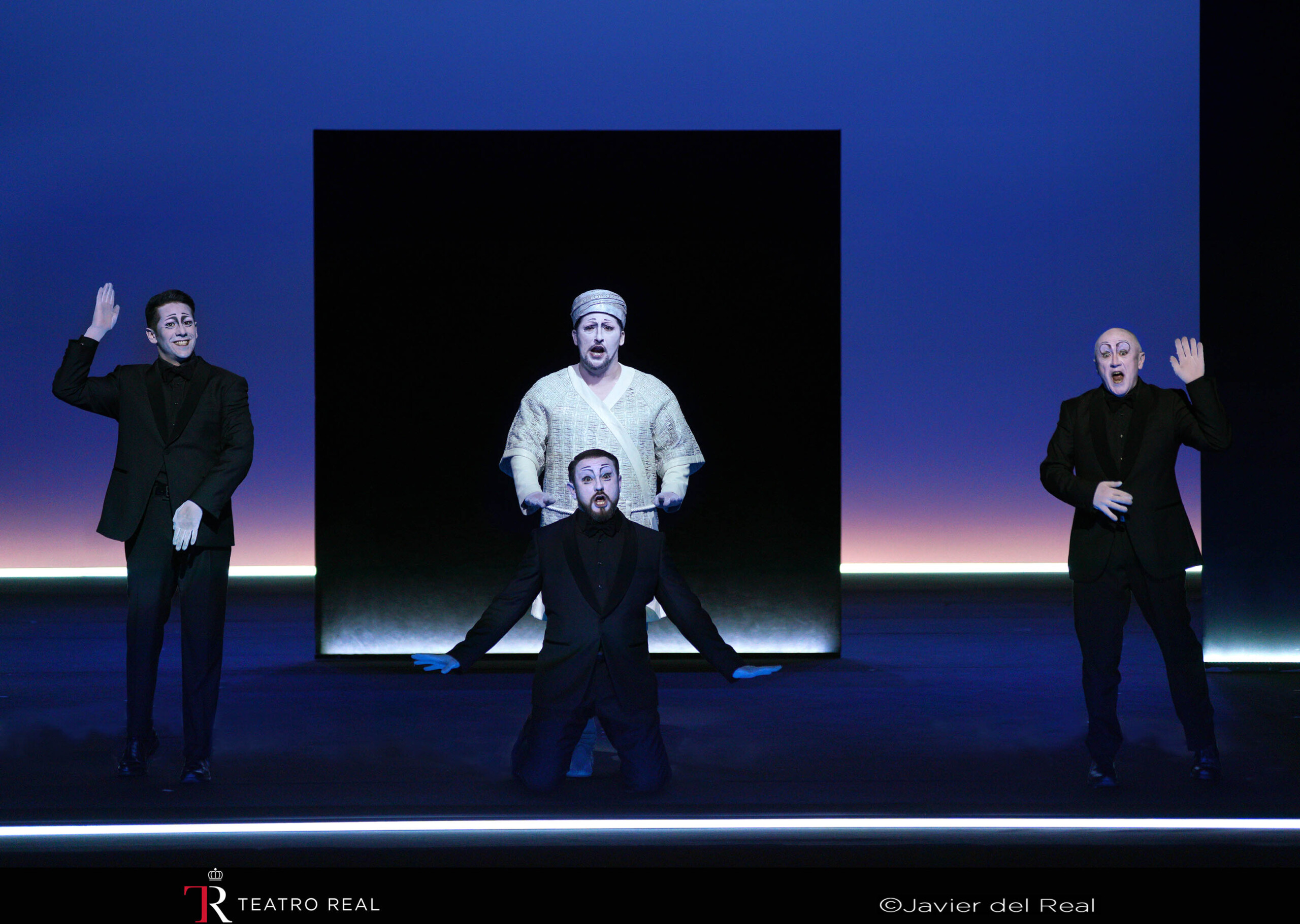 Turantot Teatro Real Germán Olvera (Ping), Moisés Marín (Pang), Mikeldi Atxalandabaso (Pong) y Jorge de León (Calaf)