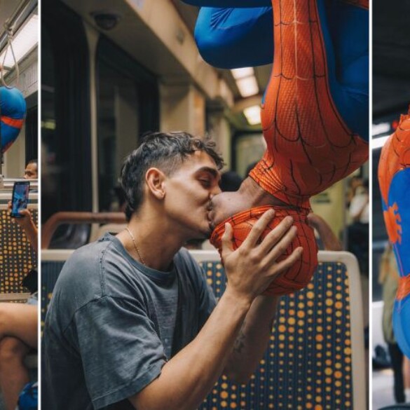 ¡Spider-Man tiene novio! Les quitamos la máscara (y la ropa) a los superhéroes del beso gay en el metro