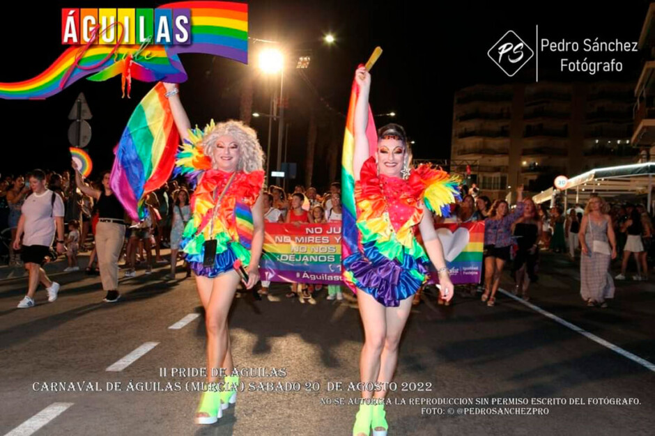 Polémica tuitera: ¿El desfile de la Legión española o del Orgullo Gay? -  Shangay