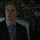 Frame de Nicholas Galitzine (Henry) y Taylor Zakhar Perez (Alex) en 'Rojo, blanco y sangre azul'