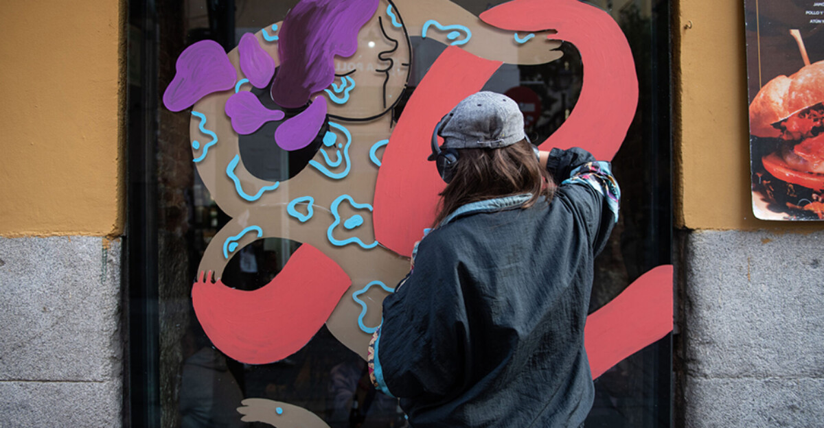 Lo que no se ve, no existe: una muestra de arte urbano pone al VIH en el punto de mira