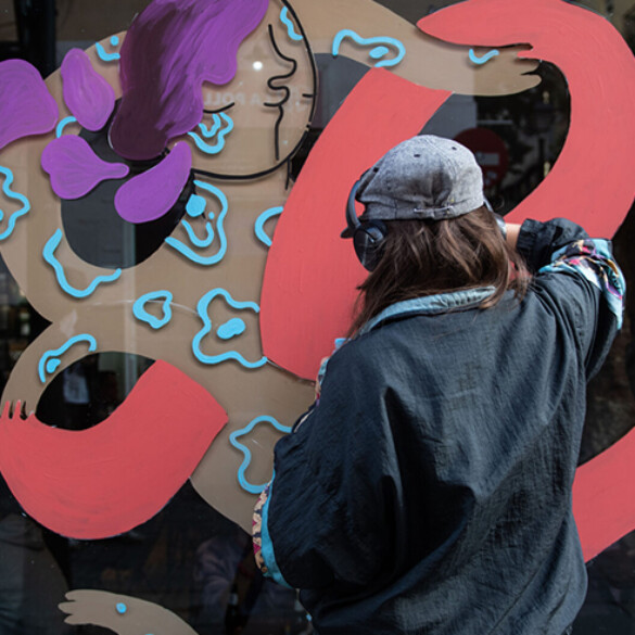 Lo que no se ve, no existe: una muestra de arte urbano pone al VIH en el punto de mira