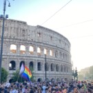 Orgullo LGTBIQ+ en el Coliseo de Roma
