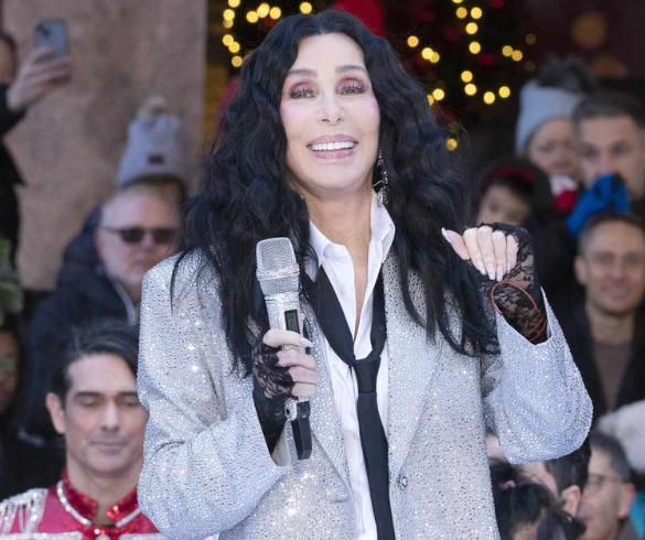 Cher convierte el desfile del Día de Acción de Gracias en una fiesta disco