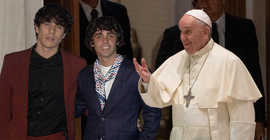 Javier Calvo y Javier Ambrossi con el Papa Francisco.