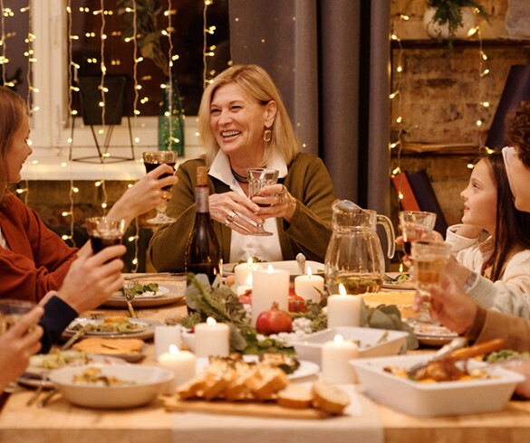 Tengamos las fiestas en paz: cómo evitar conflictos LGTBIQ+ en las reuniones navideñas