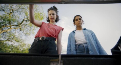 Fotograma de la película 'Dos chicas a la fuga', estreno este 2024