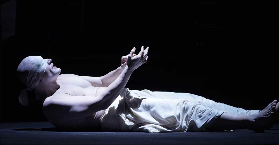 Xabier Sábata en ´Pierrot Lunaire', coproducción del Teatro Real con el Teatro de La Abadía. Foto: Javier del Real.