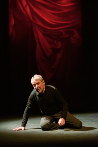 El dramaturgo catalán Josep María Miró presenta el 'Universo Miró' en el Teatro La Abadía.