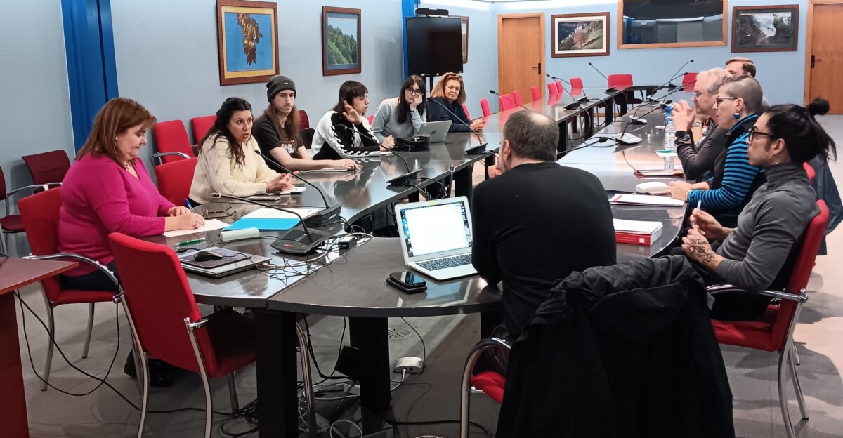 Reunión del grupo que discute la Ley LGTBI en Asturias