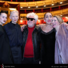 Almodovar y su 'troupe' en el escenario del Teatro Real. Foto: Javier del Real.