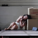 Ermonela Jaho (Elle) en La voz humana. Foto: Javier del Real.