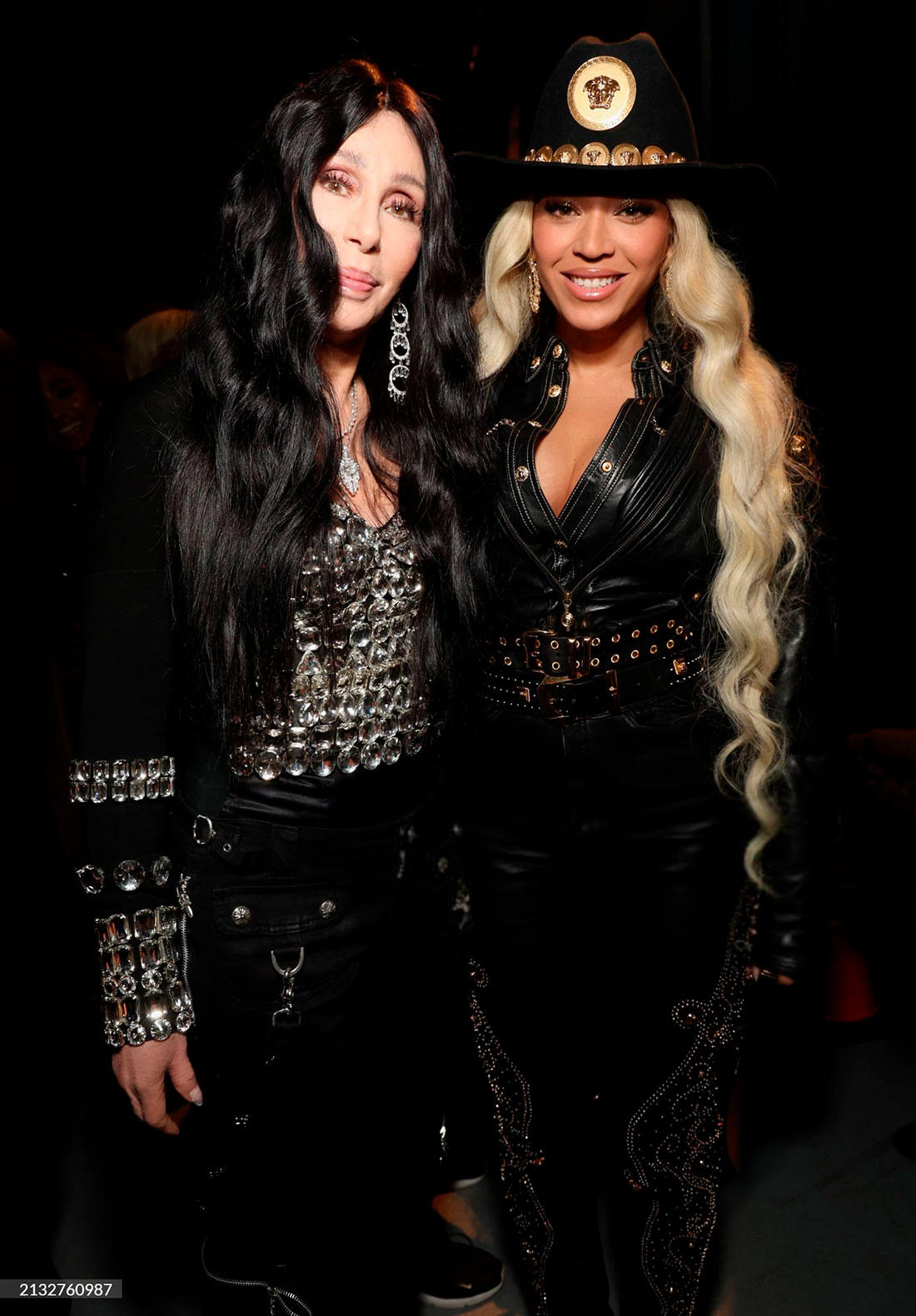 Cher y Beyoncé posan juntas en los I Heart Music Awards 2024.