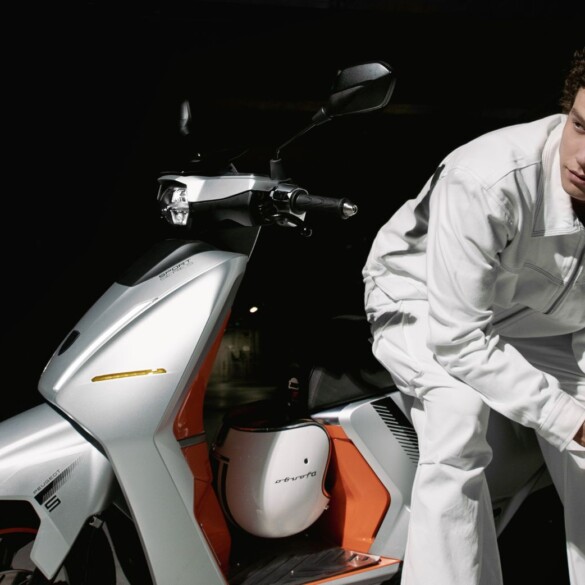 Peugeot Motocycles celebra el aniversario de Django, su icónica scooter, con una nueva versión modernizada